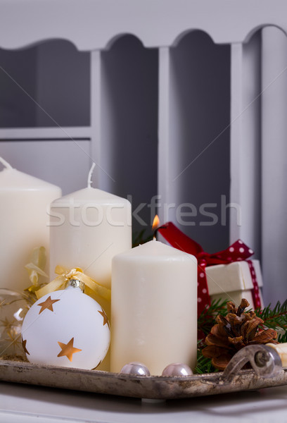 Ardente advento velas primeiro vela branco Foto stock © neirfy