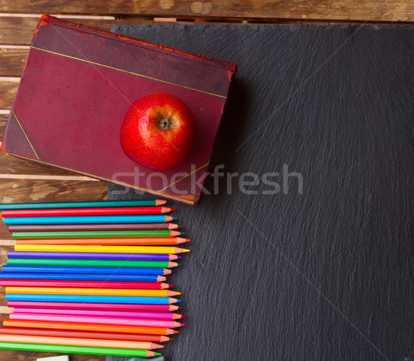 Stock fotó: Szett · színes · ceruzák · iskolatábla · régi · könyv · piros · alma