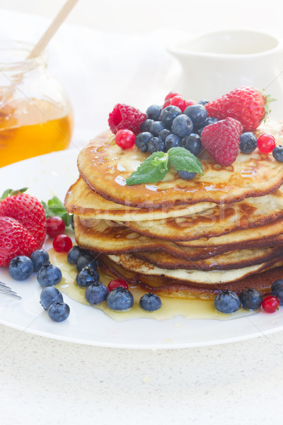 Stockfoto: Pannenkoeken · honing · vers · bessen · witte