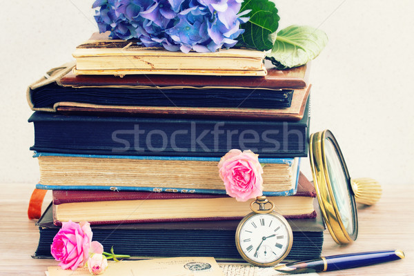 Vintage livros cartas flores velho Foto stock © neirfy