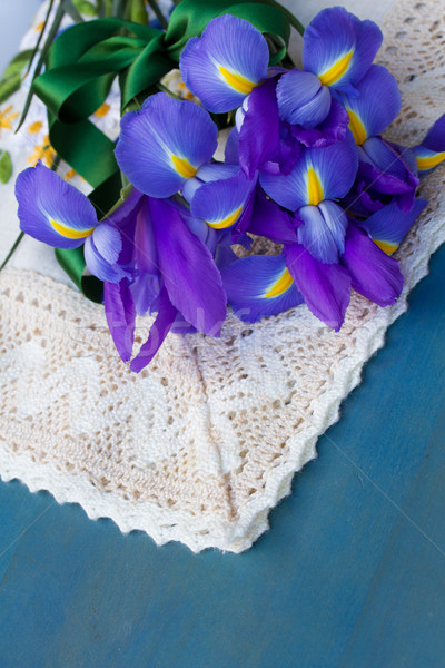 írisz virágok kék asztal virágcsokor fektet Stock fotó © neirfy