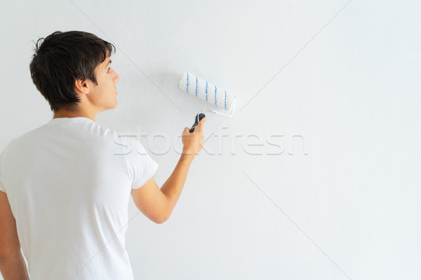 Femme peinture mur jeunes hommes maison do it yourself [[stock_photo]] © neirfy