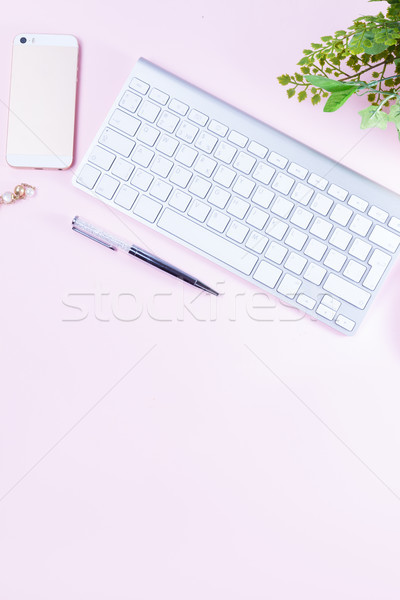 Stock foto: Büro · zu · Hause · Arbeitsplatz · weiß · modernen · Tastatur · rosa