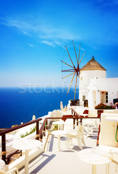 Foto stock: Tradicional · griego · pueblo · molino · de · viento · azul · mar