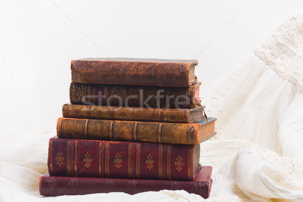 Velho livros flores romântico renda Foto stock © neirfy