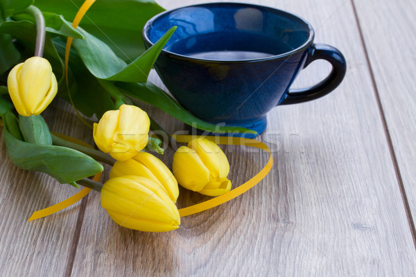 Stock foto: Tasse · Tee · Tulpen · Frühstück · gelb · Frühling