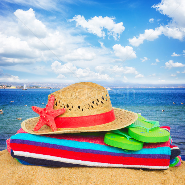 Prendere il sole accessori paglietta sabbia spiaggia estate Foto d'archivio © neirfy