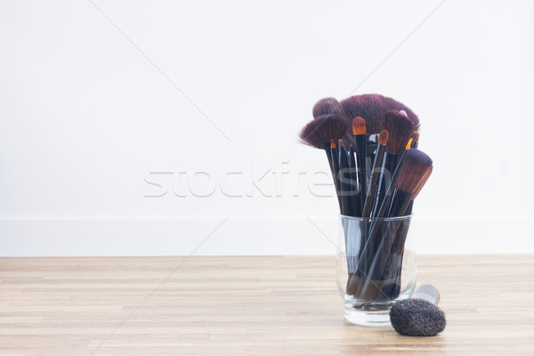 Make-up zwarte glas kan houten desktop Stockfoto © neirfy