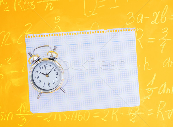 Stockfoto: Terug · naar · school · wekker · papier · Geel · math · formules