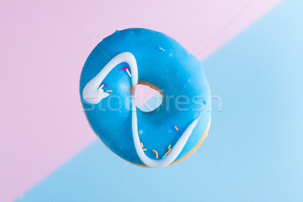 Vliegen Blauw een vallen zoete donut Stockfoto © neirfy