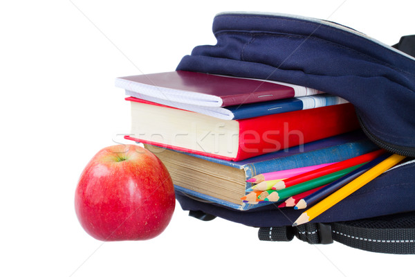 Foto stock: Escolas · mochila · completo · artigos · de · papelaria · isolado · branco