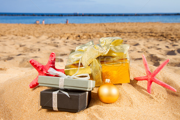 Karácsony ajándékok tengerpart arany homok napos idő Stock fotó © neirfy