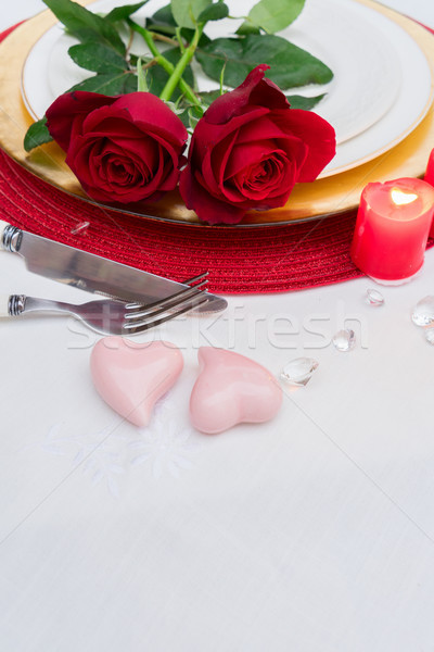 Día de san valentín cena mesa placa flores cubiertos Foto stock © neirfy