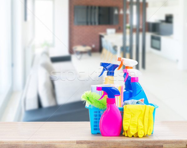 Nettoyage de printemps coloré table en bois ouvrir espace appartement Photo stock © neirfy