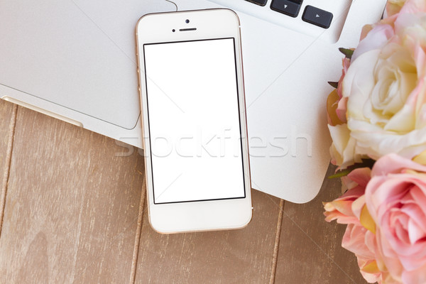 Desktop moderno telefono pc tastiera fiori Foto d'archivio © neirfy