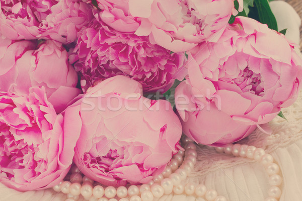 Roz dantelă perle alb retro floare Imagine de stoc © neirfy