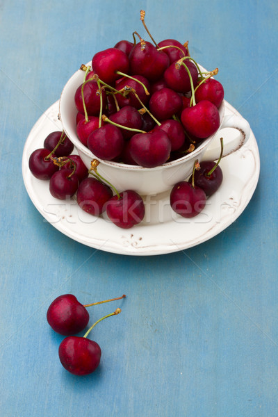 Stock fotó: édes · csésze · kék · fa · asztal · gyümölcs · nyár