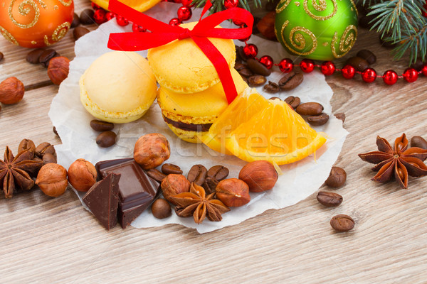 [[stock_photo]]: Jaune · Noël · décorations · orange · arbre · de · noël · table · en · bois