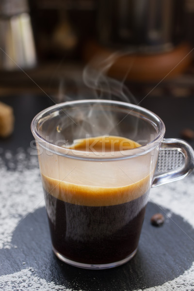 Tasse Kaffee Espresso frischen Dampf Tabelle Stock foto © neirfy