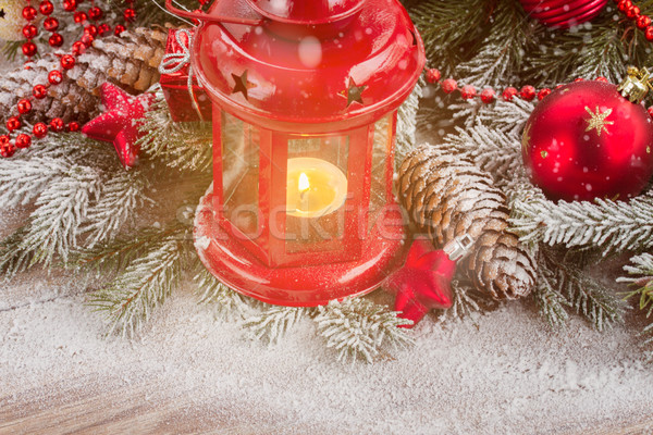 Foto stock: Navidad · rojo · linterna · hojas · perennes · árbol · nieve