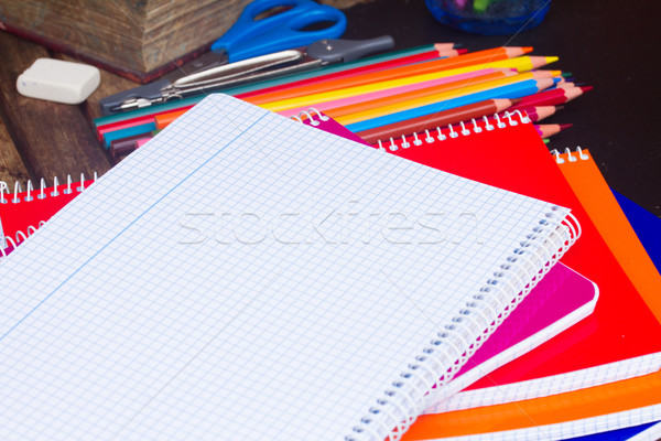 Stock fotó: üres · notebook · szett · színes · ceruzák · iskolatábla
