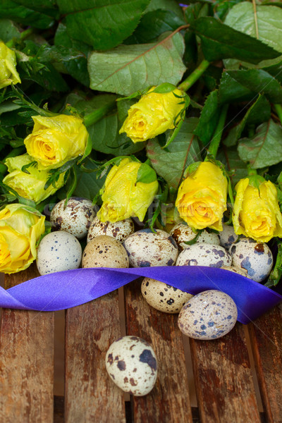 Sarı ester güller yumurta Paskalya ahşap masa Stok fotoğraf © neirfy