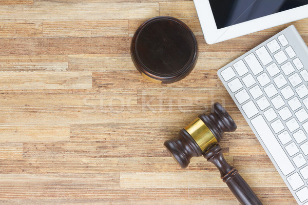 Fából készült törvény fa asztal billentyűzet tabletta ítélet Stock fotó © neirfy
