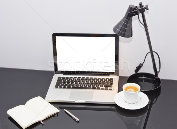 Komputera pióro kubek kawy tabeli lampy działalności Zdjęcia stock © neirfy