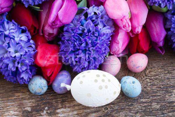 Foto stock: Ovos · de · páscoa · tulipas · jacinto · fresco · flor · madeira