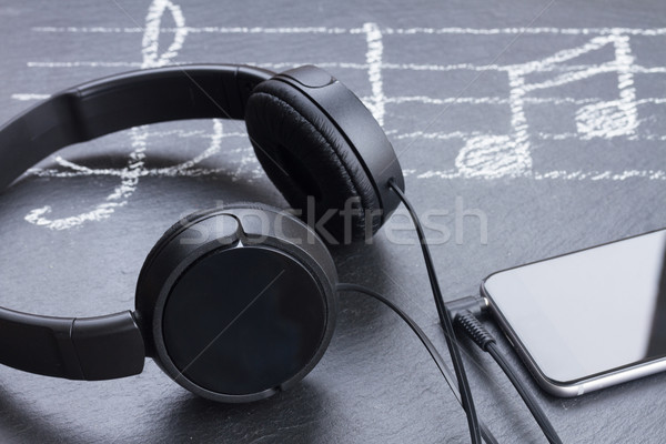 Hangjegyek fejhallgató violinkulcs okostelefon fekete ház Stock fotó © neirfy