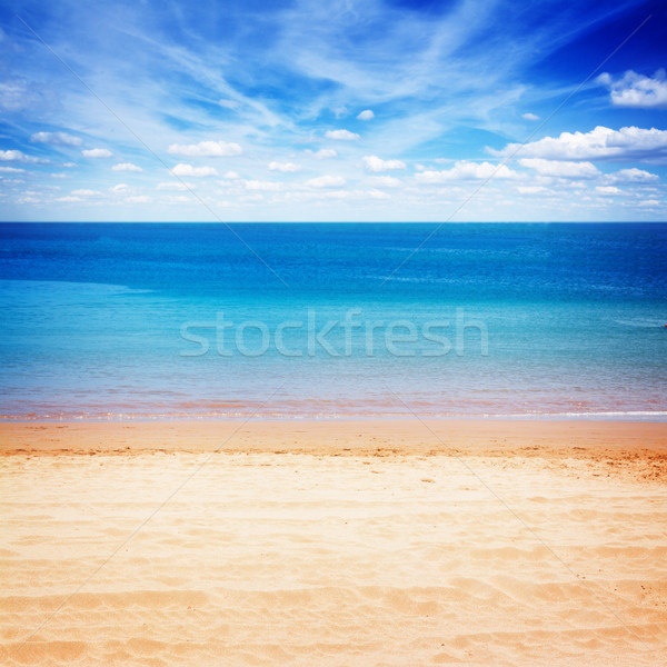 Foto stock: Mar · costa · cielo · azul · playa · de · arena · azul · nublado