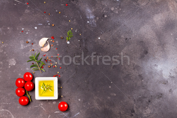 Voedsel specerijen olijfolie tomaten donkere exemplaar ruimte Stockfoto © neirfy