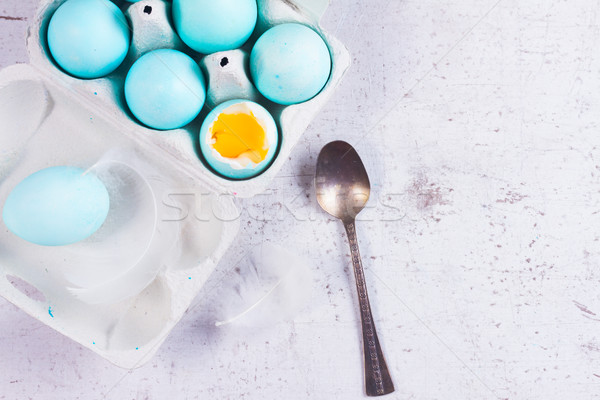 Set albastru ouă de Paşti vopsit una galbenus de ou Imagine de stoc © neirfy