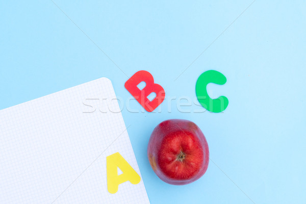 Zurück in die Schule Szene Briefe Apfel blau Büro Stock foto © neirfy