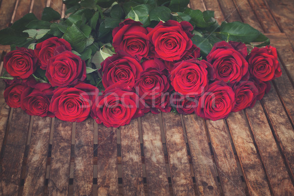 Stock fotó: Sötét · vörös · rózsák · asztal · fektet · fa · asztal · retro
