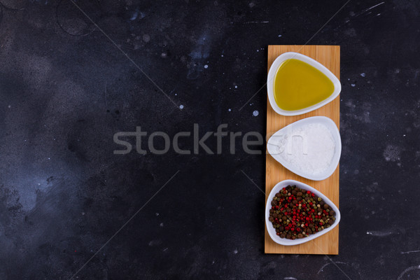 食品 香料 橄欖油 黑色 頂部 視圖 商業照片 © neirfy