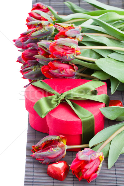 Tulipán flores corazón caja de regalo primavera rojo Foto stock © neirfy