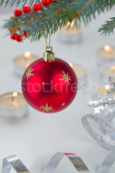 Rojo colgante pelota Navidad luces Foto stock © neirfy