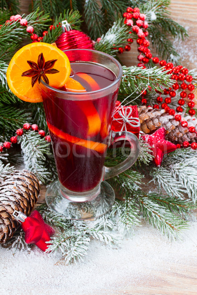 Wein dekoriert Weihnachtsbaum Rotwein Schnee Essen Stock foto © neirfy