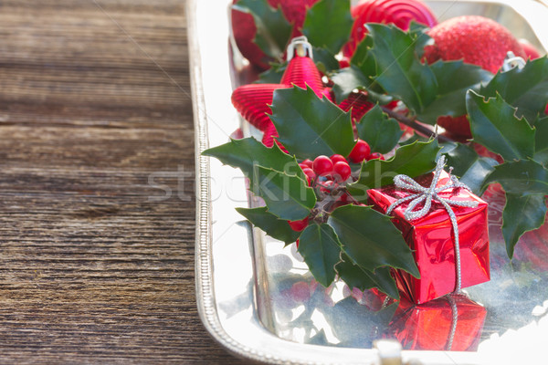 Foto stock: Folhas · verdes · vermelho · ramo · fresco · caixa · de · presente