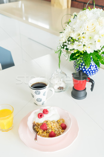 Ontbijt koffie witte tafel voedsel Stockfoto © neirfy