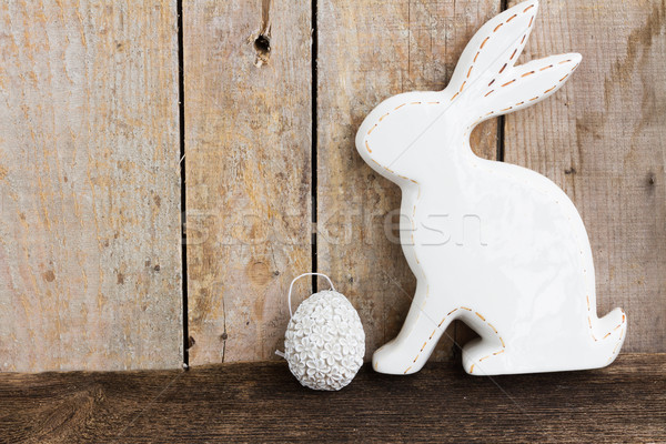 Ouă de Paşti vanatoare bunny ou Paşti Imagine de stoc © neirfy