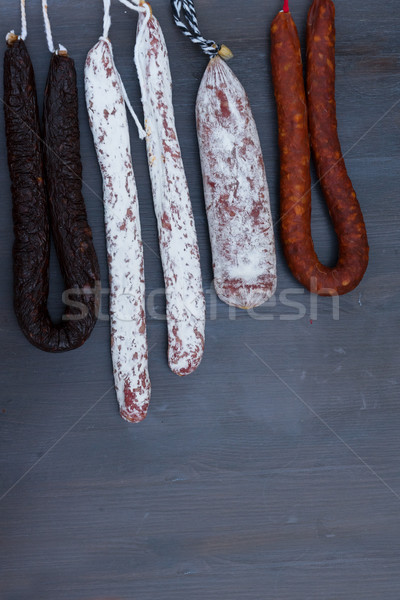 Hús kolbászok akasztás fekete fából készült étel Stock fotó © neirfy
