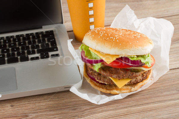 Mangiare lavoro luogo laptop fast food business Foto d'archivio © neirfy
