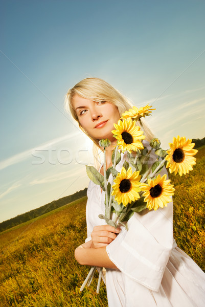 Сток-фото: молодые · красивая · женщина · букет · подсолнухи · области · цветы