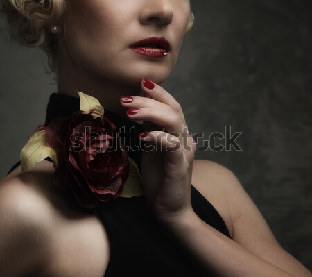Tatuato bella donna vecchio interni vino Foto d'archivio © Nejron