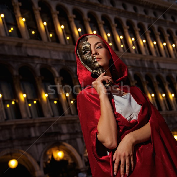 Gyönyörű nő maszk szabadtér épület modell retro Stock fotó © Nejron