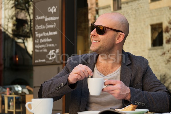 Stockfoto: Vrolijk · man · koffiekopje · straat · cafe