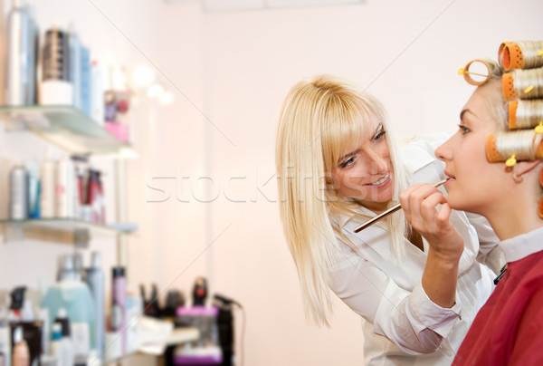 Homme salon de coiffure travail salon de beauté femme heureux [[stock_photo]] © Nejron