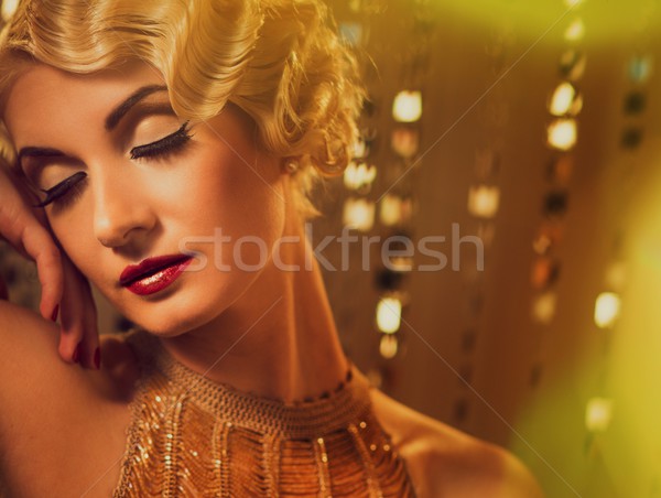 Foto stock: Elegante · loiro · retro · mulher · dourado · vestir
